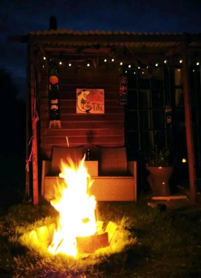 Treguth Glamping Unique Experience - Themed Huts Hotel Saint Day Ngoại thất bức ảnh