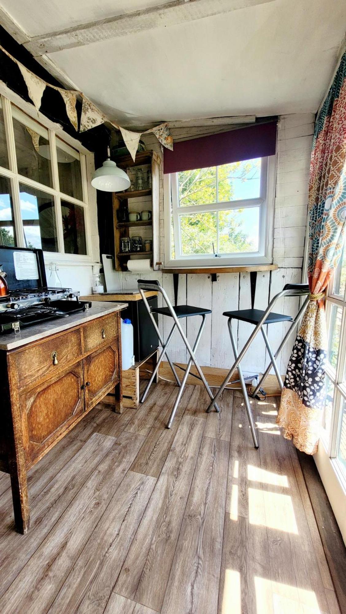 Treguth Glamping Unique Experience - Themed Huts Hotel Saint Day Ngoại thất bức ảnh