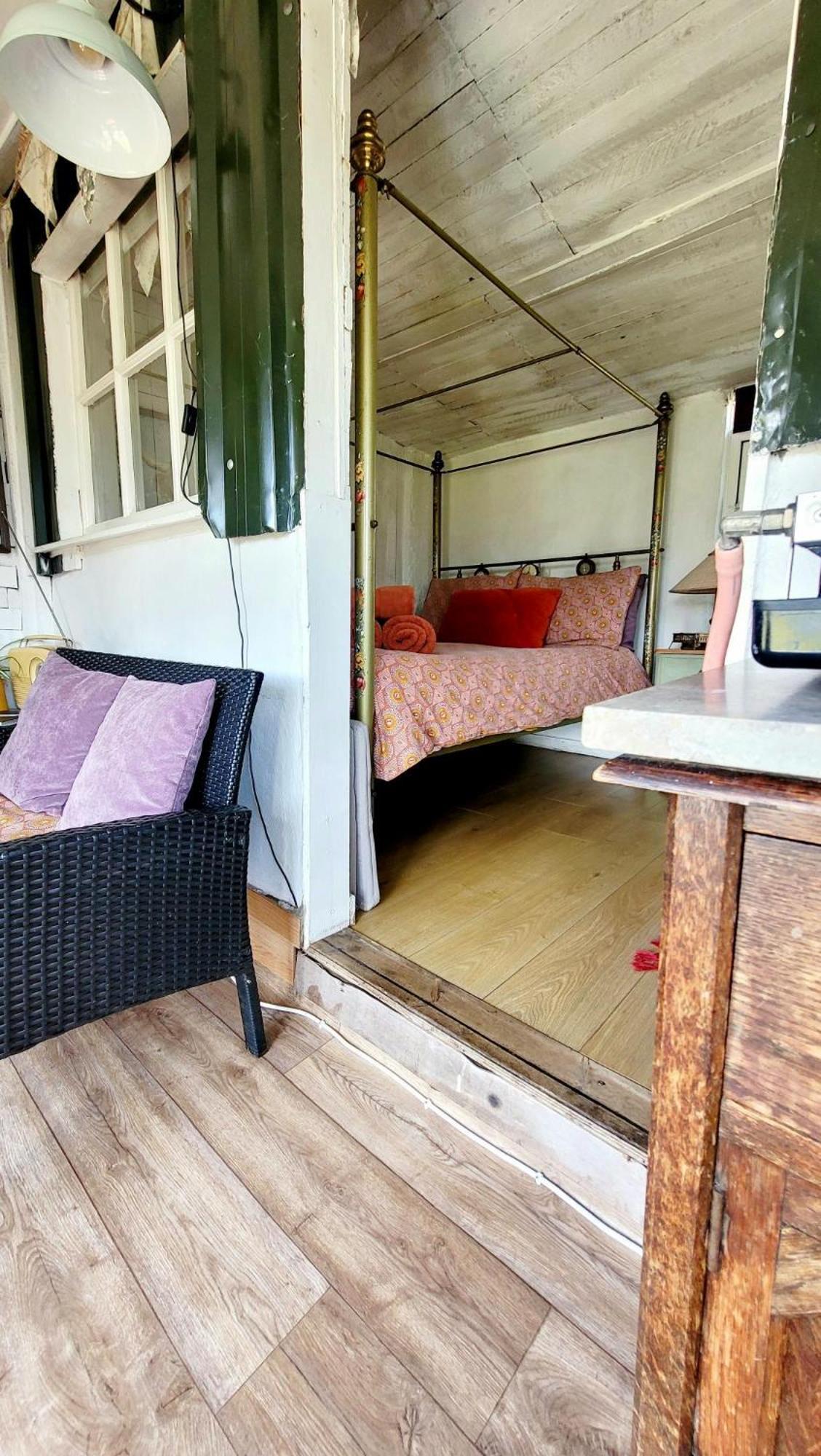 Treguth Glamping Unique Experience - Themed Huts Hotel Saint Day Ngoại thất bức ảnh