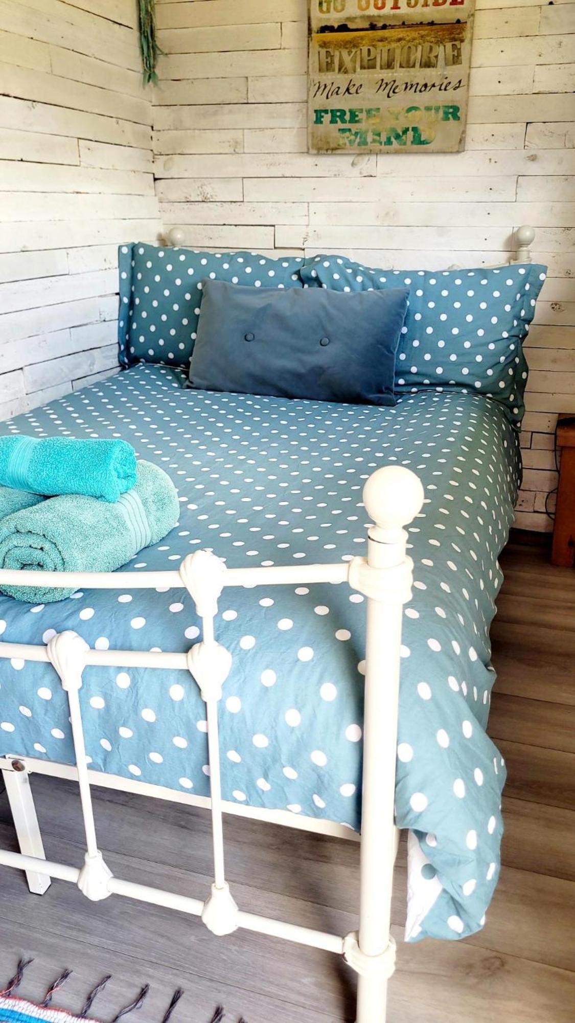 Treguth Glamping Unique Experience - Themed Huts Hotel Saint Day Ngoại thất bức ảnh