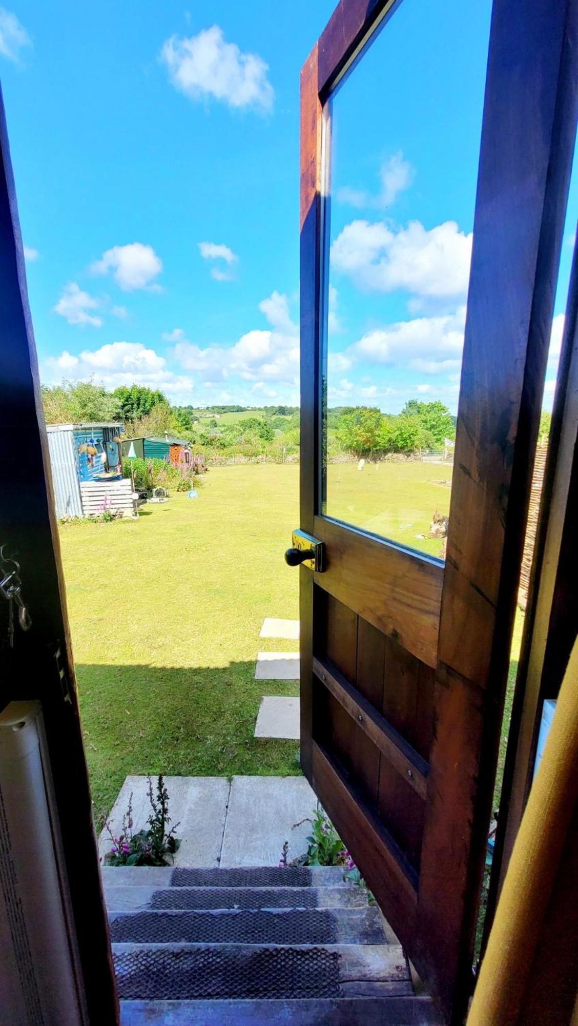 Treguth Glamping Unique Experience - Themed Huts Hotel Saint Day Ngoại thất bức ảnh