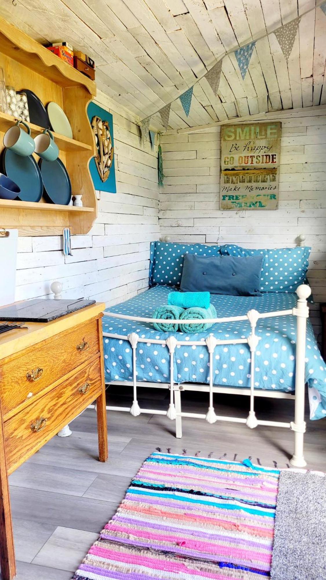 Treguth Glamping Unique Experience - Themed Huts Hotel Saint Day Ngoại thất bức ảnh
