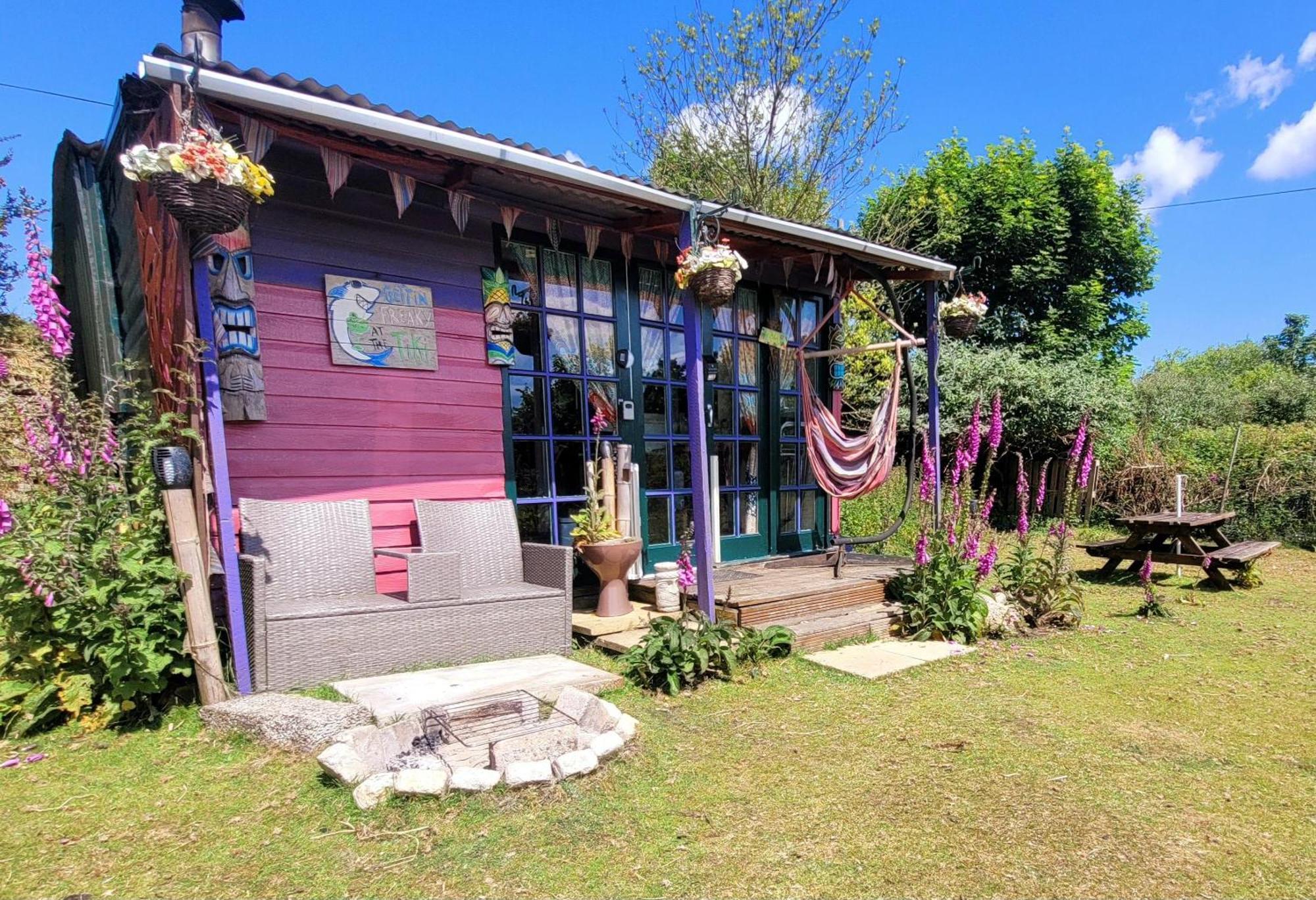 Treguth Glamping Unique Experience - Themed Huts Hotel Saint Day Ngoại thất bức ảnh